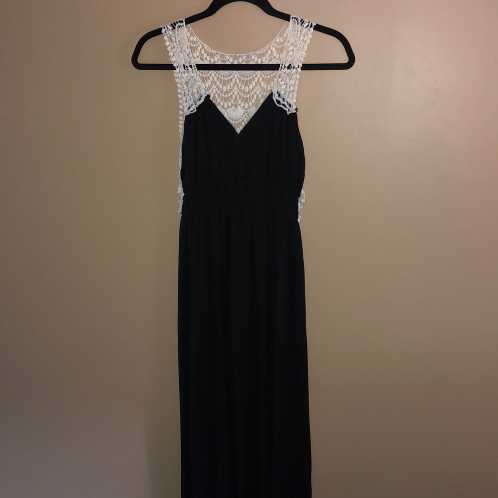Woman’s Lace Maxi Dress